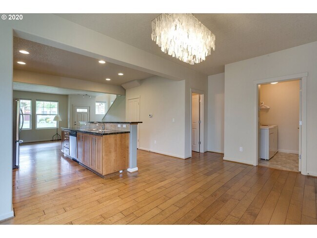 Building Photo - 10573 NE Summer Falls St