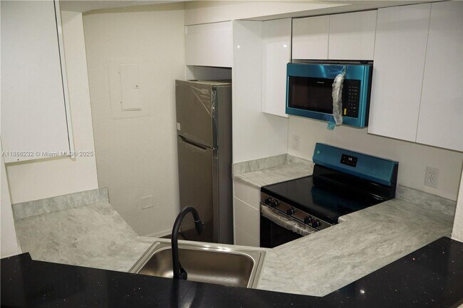 Building Photo - 711 SW 148th Ave