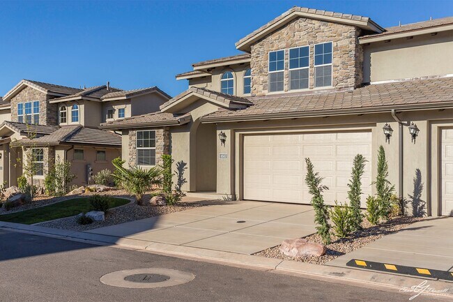 Foto del edificio - Home For Rent with Community Pool & Hot Tub