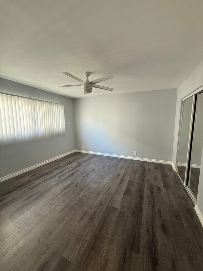 Building Photo - 1244 E 4th St