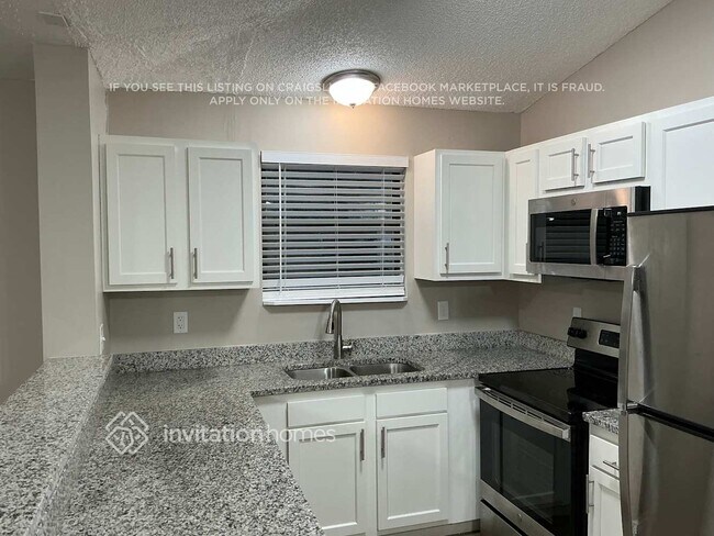 Foto del edificio - 7940 Evening Flower Ln