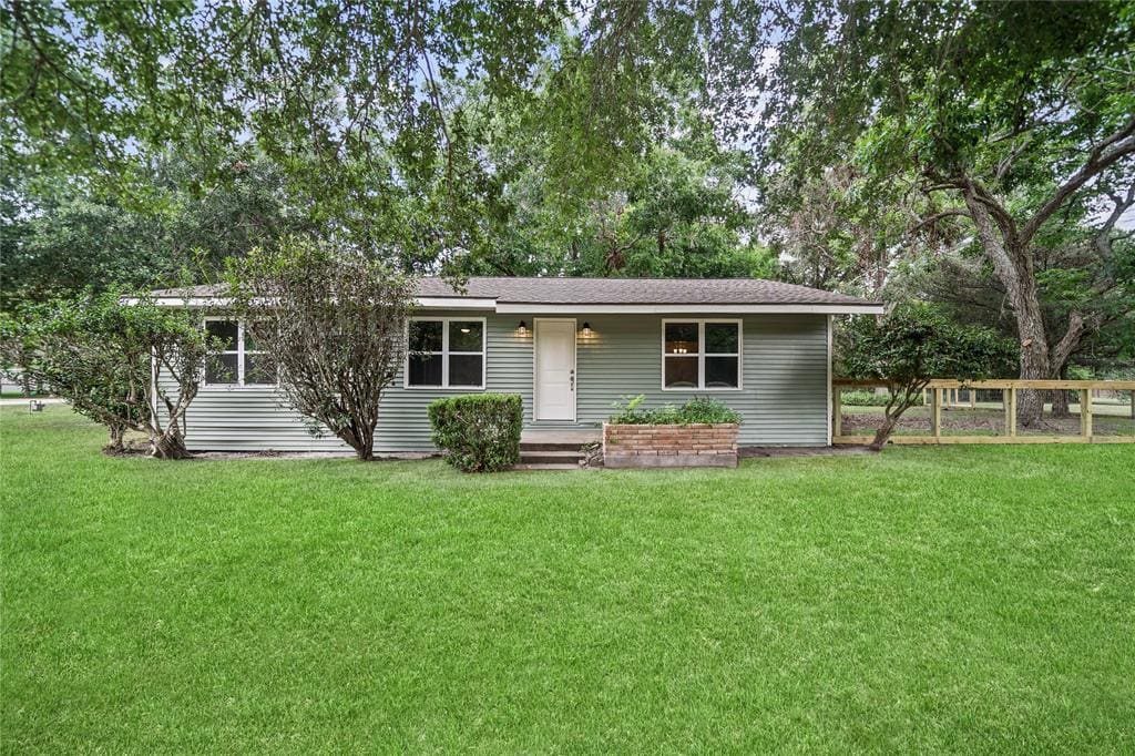 Primary Photo - 2122 Stadium Dr
