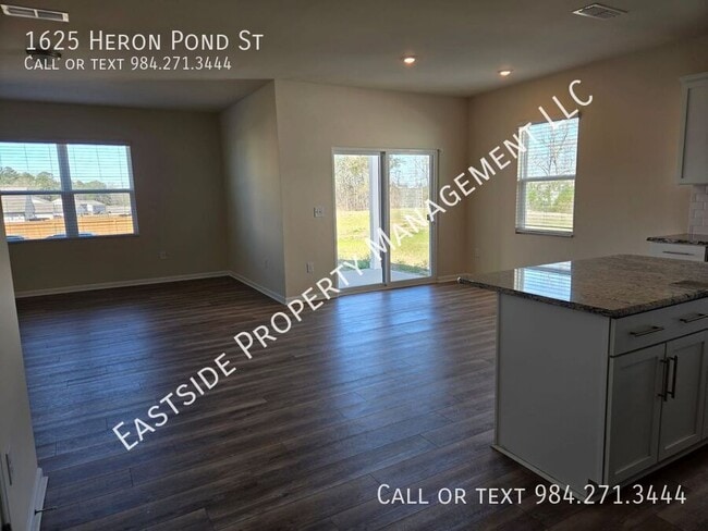 Building Photo - 1625 Heron Pond St