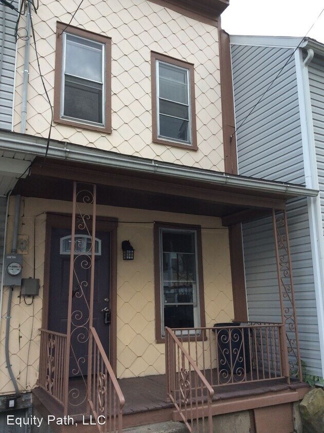 Primary Photo - 934 W Independence St