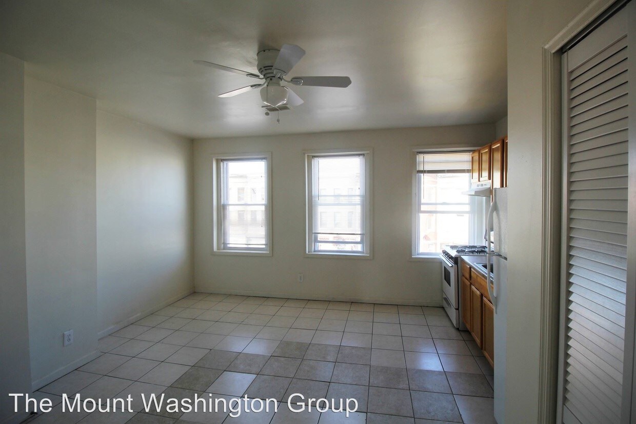 Building Photo - 1213 W North Ave