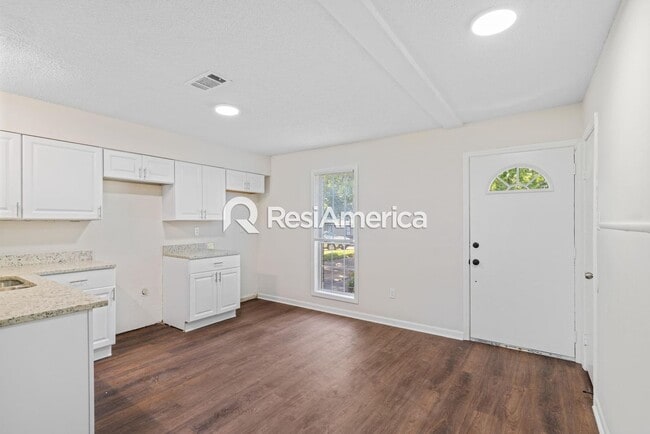 Photo - Recently Renovated 3/2 in Southaven, MS House