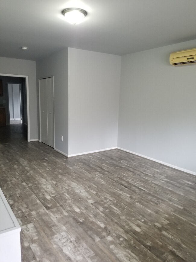 Living Room - 147 Spring Valley Rd