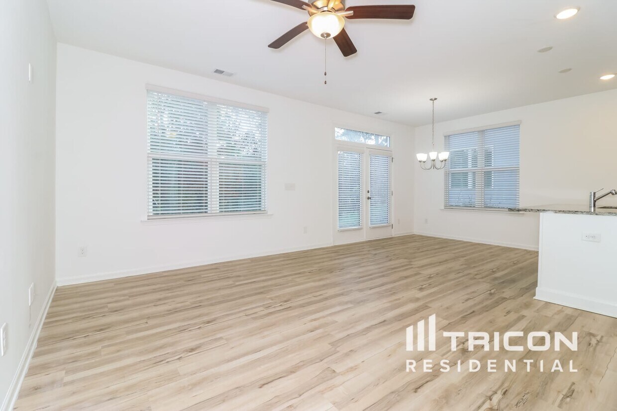 Foto principal - 1980 Rosemary Park Ln