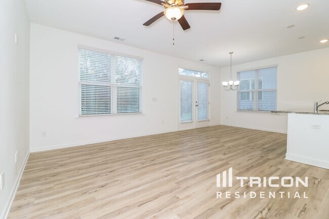 Foto del edificio - 2280 Rosemary Park Ln
