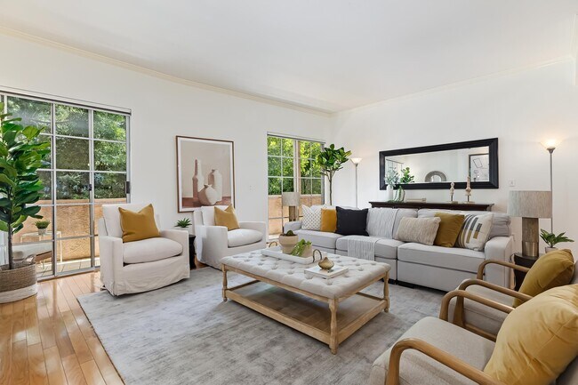 Foto del edificio - 10960 Wellworth Ave