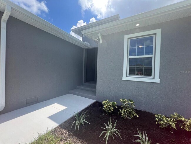 Building Photo - 133 Thelma Dr