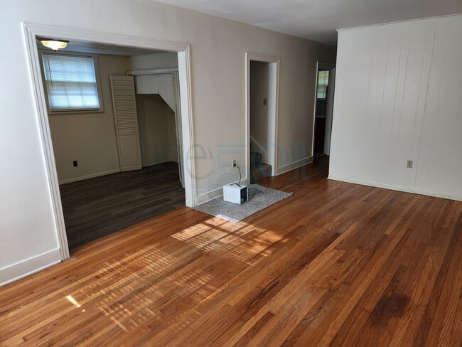 Building Photo - Great 3 Bedroom 1 Bathroom in Forest Heigh...