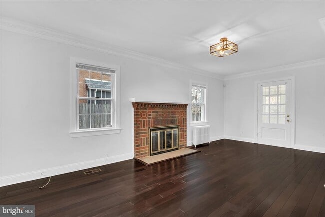 Foto del edificio - 1002 Chillum Rd