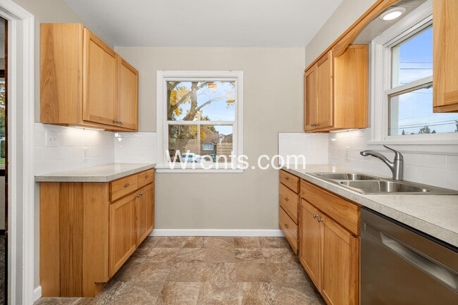 Building Photo - Newly renovated 3bd 2bath Shadle Rancher MUST SEE