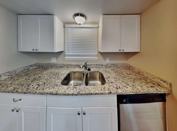 Building Photo - 9906 Garland Dr