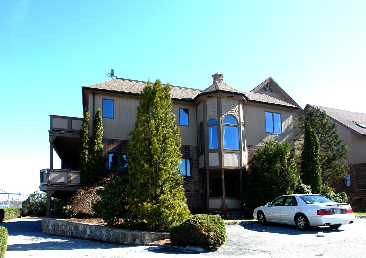 3972 Post Rd, Warwick, RI 02886 Apartments in Warwick, RI