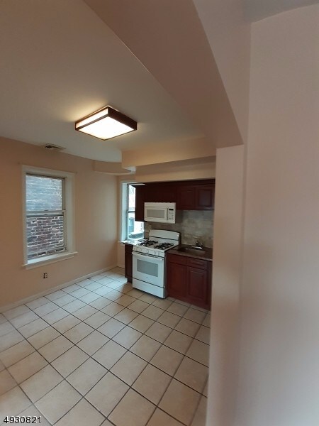Foto principal - 849 Clinton Ave