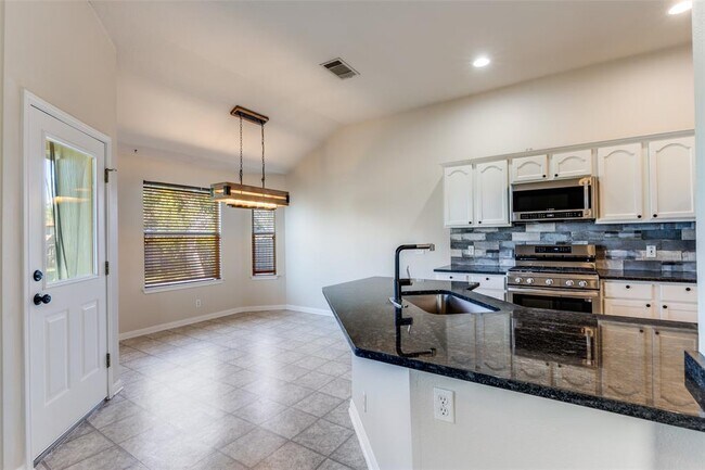 Foto del edificio - 107 Cassandra Dr