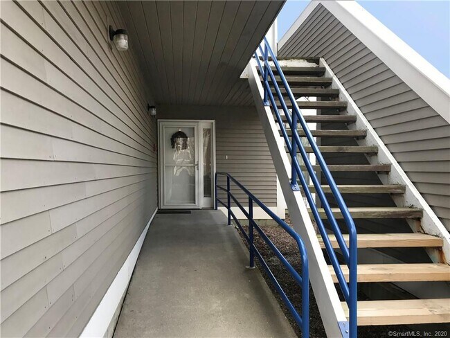 Front door entry - 70 Harbour Close