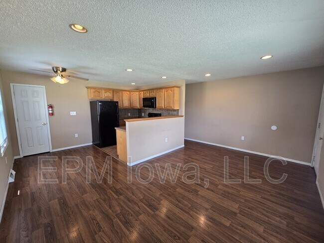 Building Photo - 1405 Robin Rd