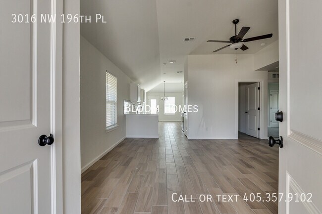 Building Photo - 3016 NW 196th Pl