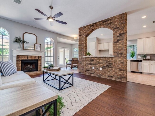 Building Photo - 1104 Quail Ln