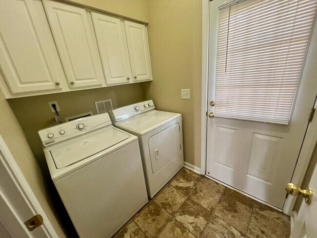 Foto del edificio - 413 Ruby Walk Dr