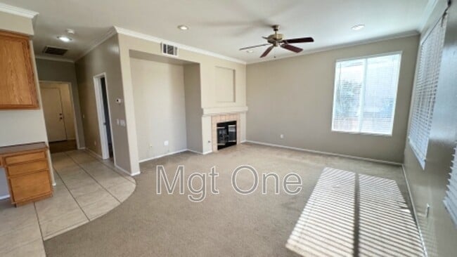 Foto del edificio - 8431 Newburgh St