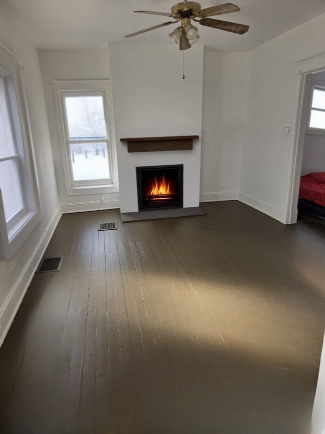 Building Photo - 526 W Mulberry St