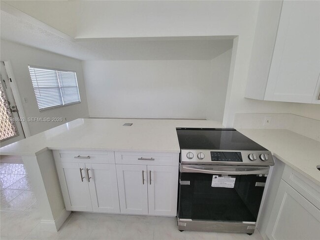 Building Photo - 196 Mansfield F