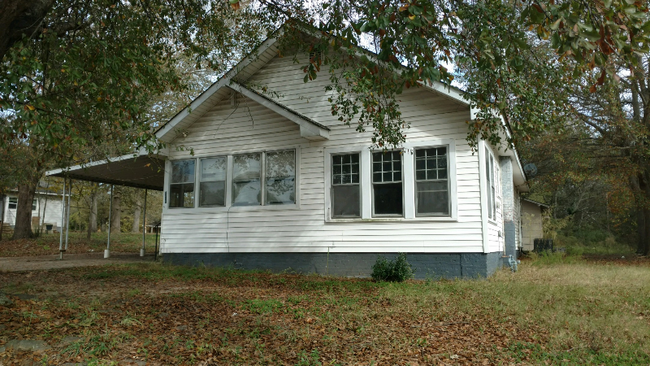 Building Photo - 111 Morton St