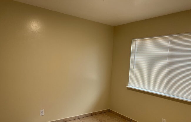 Foto del edificio - 806-806 N Bradley Rd