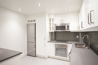 Building Photo - 3468 Rue Drummond