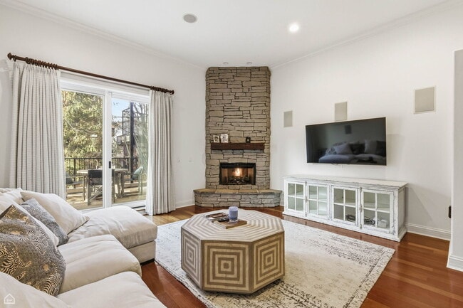 Foto del edificio - 952 N Racine Ave