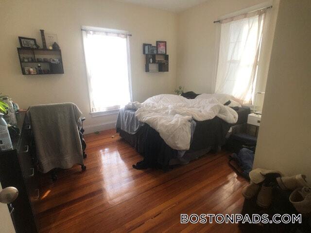 Foto del edificio - 107 Fisher Ave