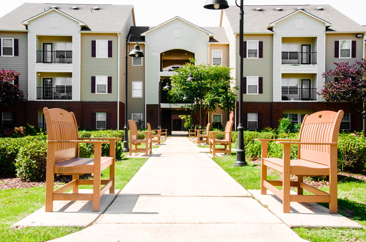 patio - Lakeside Student Living