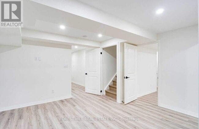 Building Photo - 121 Timberwolf Crescent