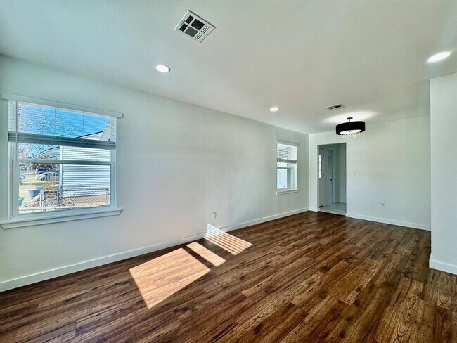 Foto del edificio - 809 Proctor Pl