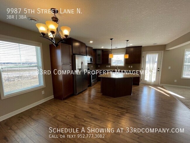 Foto del edificio - Beautiful 3 Bedroom, 2 Story End Unit Town...