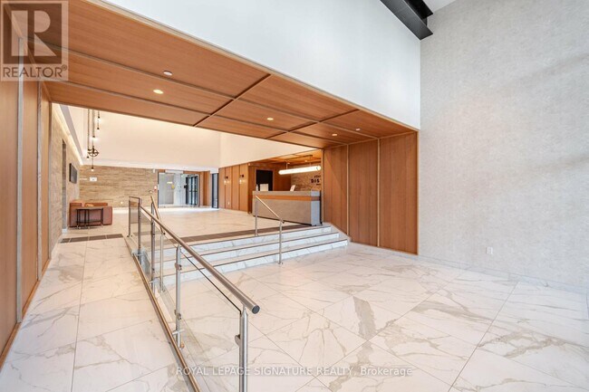 Photo du bâtiment - 2300 St Clair Ave W