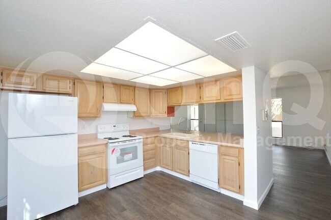 Building Photo - 2834 E Beck Ln