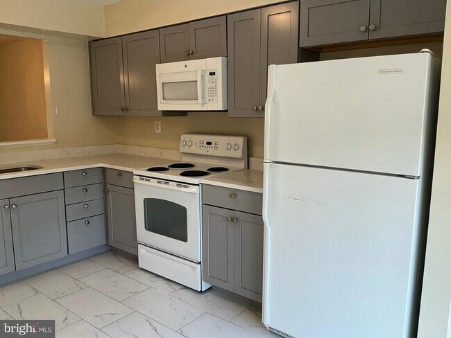 Building Photo - 1311 Templeton Pl