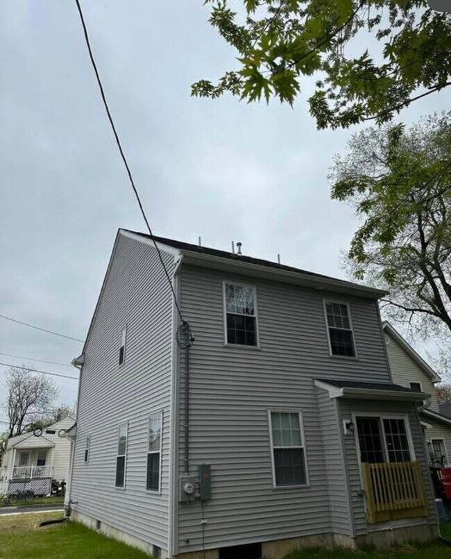 Foto del edificio - 300 Saunders Ave