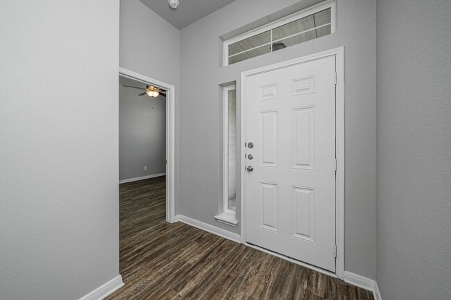 Building Photo - Move-In Ready in West Temple!