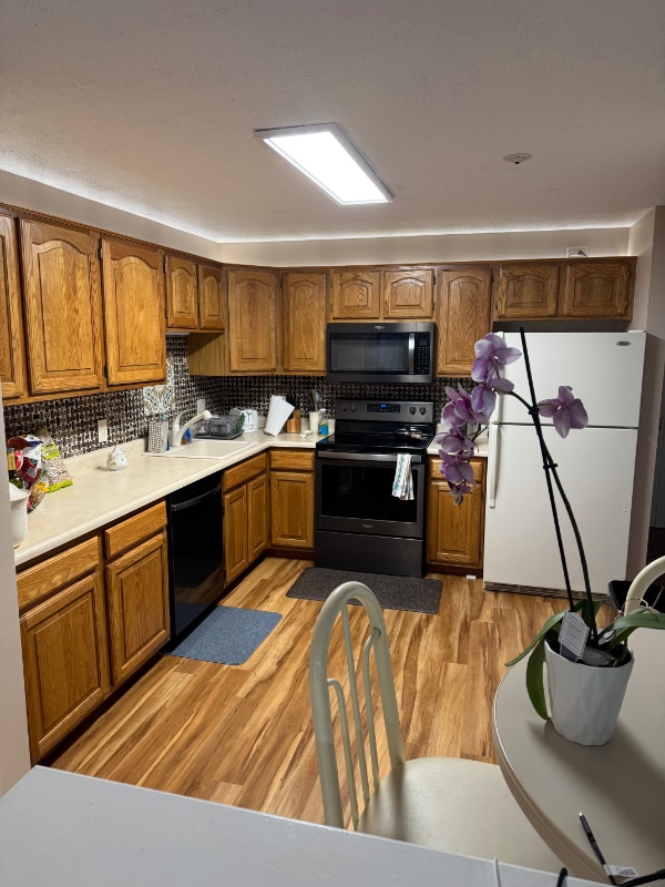 Building Photo - 130 Endicott St N