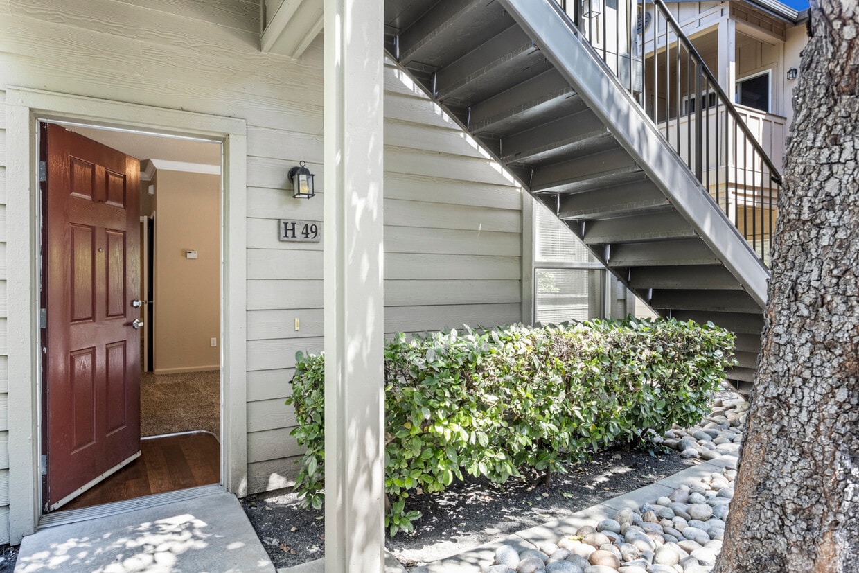 8905 Davis Rd, Stockton, CA 95209 Condo for Rent in Stockton, CA