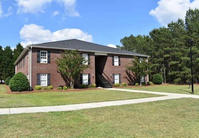 Foto del edificio - Three bedroom - Three bathroom apartments at University Park in Lillington, NC!