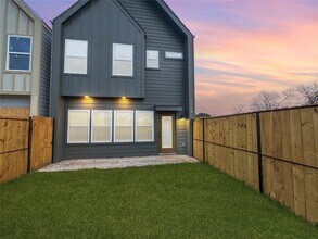 Building Photo - 6004 Bacher St