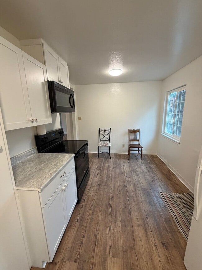 Building Photo - Newly Renovated Home Near Downtown Sonora