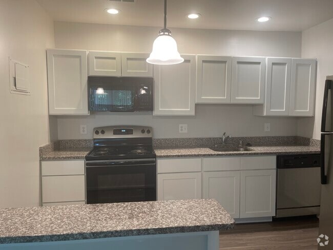 Building Photo - Skyview Apartments